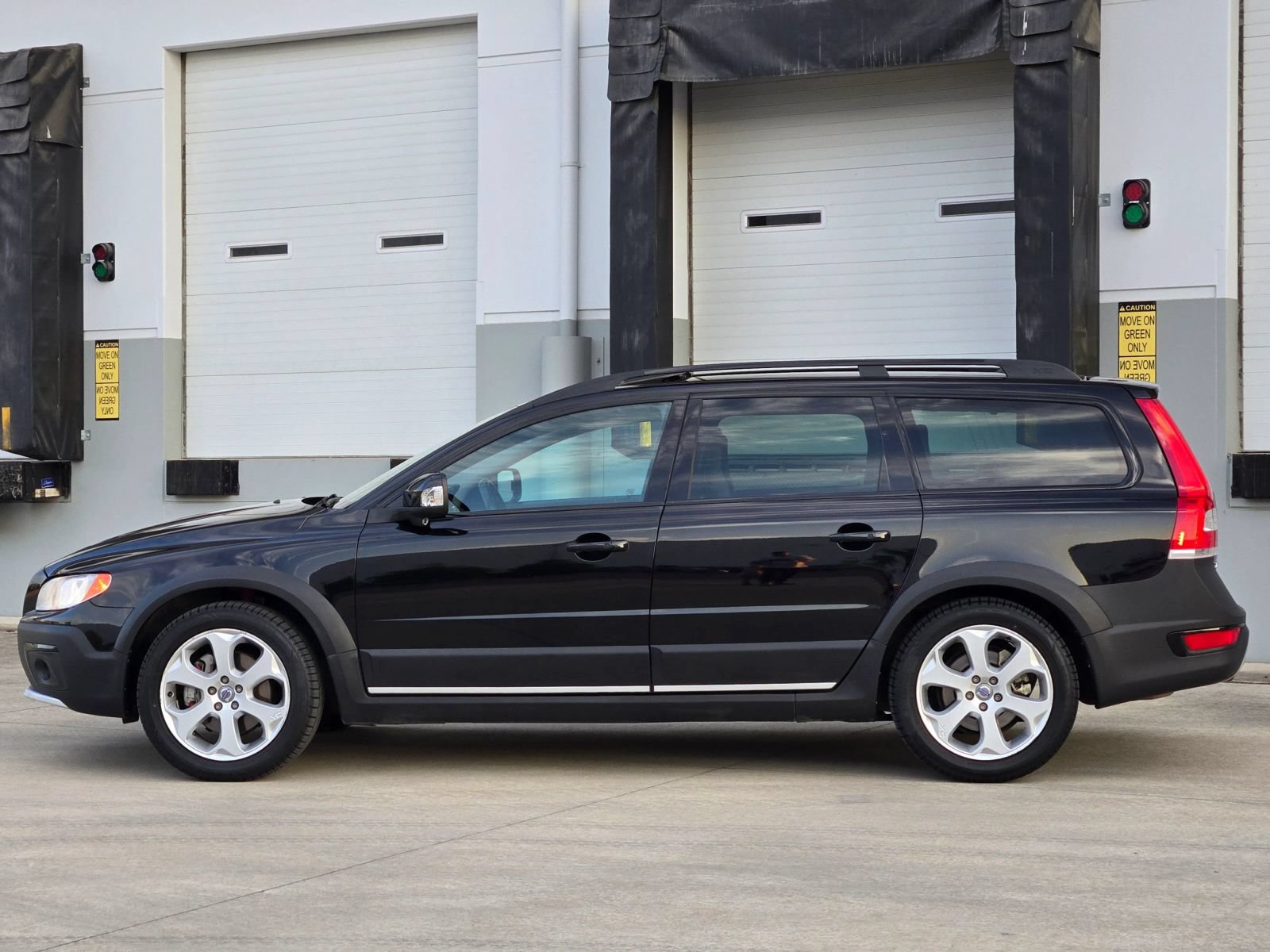 Used 2016 Volvo XC70 T5 Premier w/ Proximity Package AWD/4WD image 5