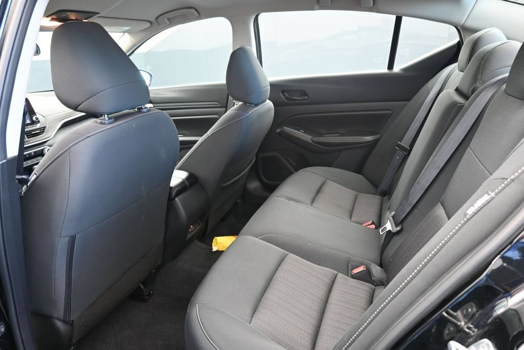 Used 2025 Nissan Altima 2.5 SV FWD image 15