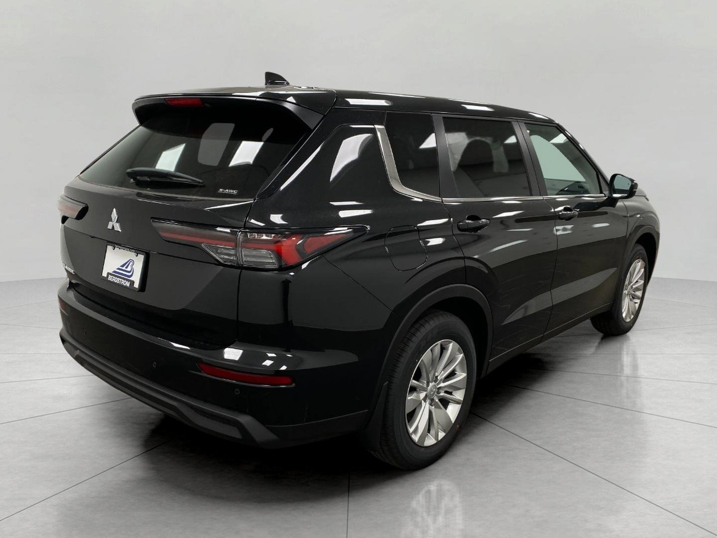 New 2026 Mitsubishi Outlander ES image 3