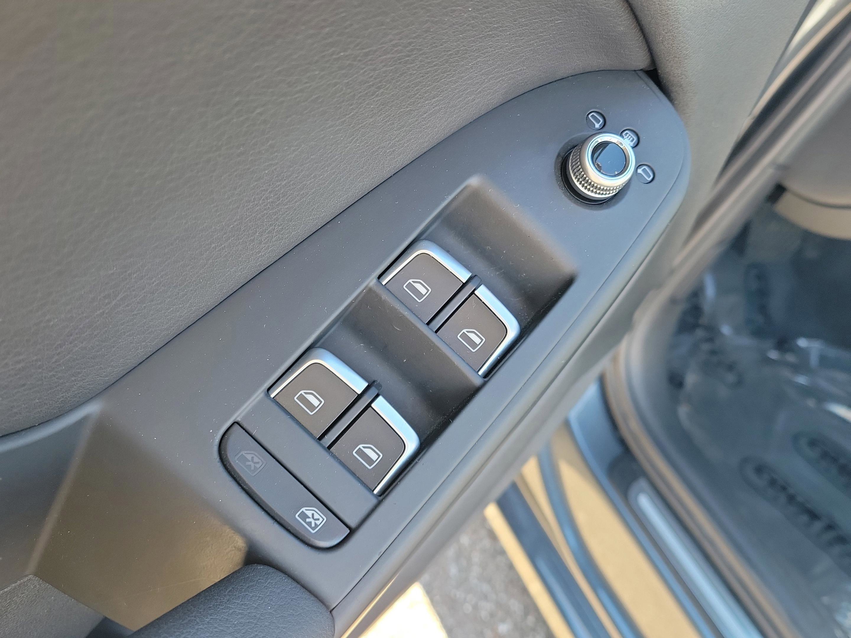 Used 2013 Audi A4 2.0T Premium w/ Convenience Pkg image 12