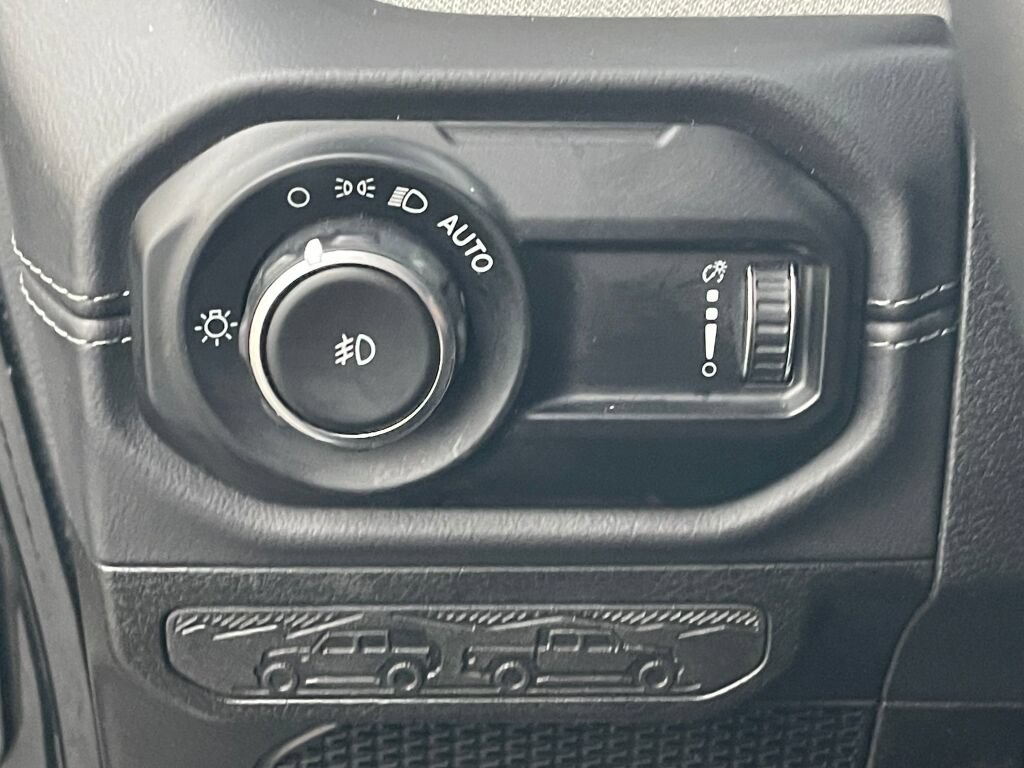 Used 2025 Jeep Wrangler Unlimited Sahara AWD/4WD image 23