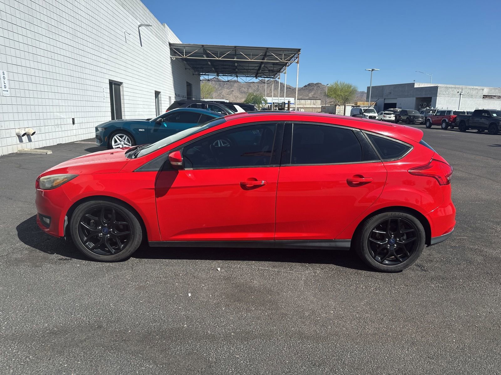 Used 2016 Ford Focus SE w/ Equipment Group 201A image 2