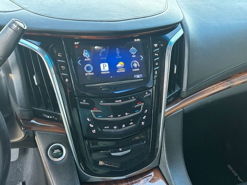 Used 2015 Cadillac Escalade Luxury AWD/4WD image 13