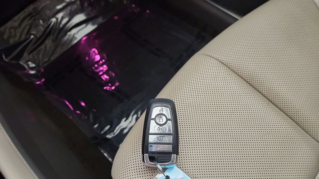 Used 2021 Lincoln Corsair AWD w/ Equipment Group 101A image 19