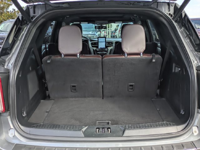 Used 2023 Ford Explorer Platinum w/ Technology Package AWD/4WD image 13