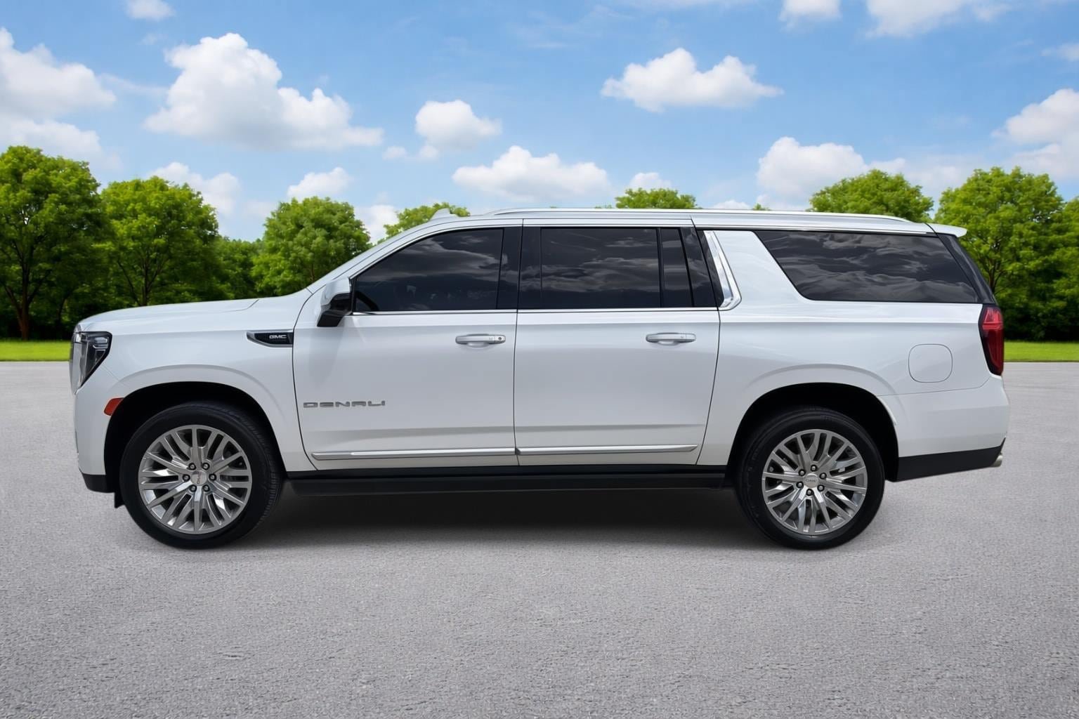 Used 2023 GMC Yukon XL Denali RWD image 4
