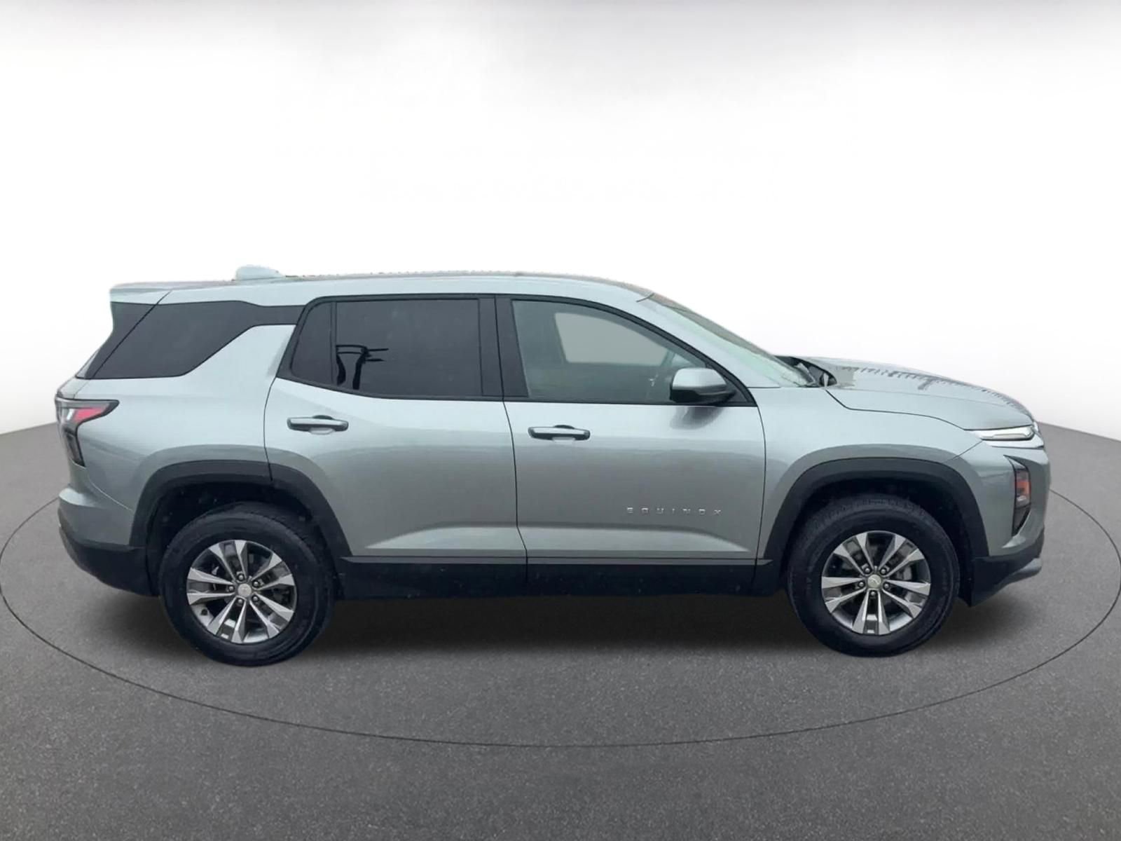 Used 2025 Chevrolet Equinox LT FWD image 16