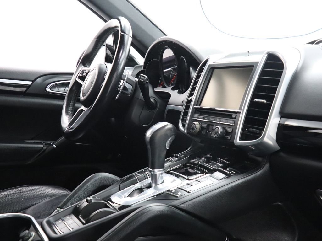 Used 2016 Porsche Cayenne image 29