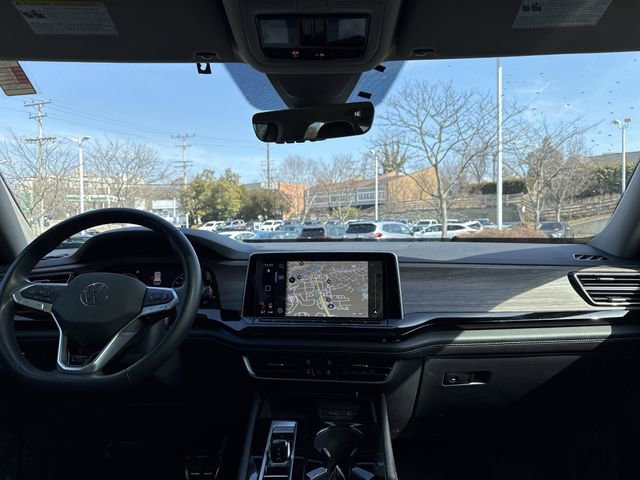 Used 2024 Volkswagen Atlas SEL Premium R-Line image 18