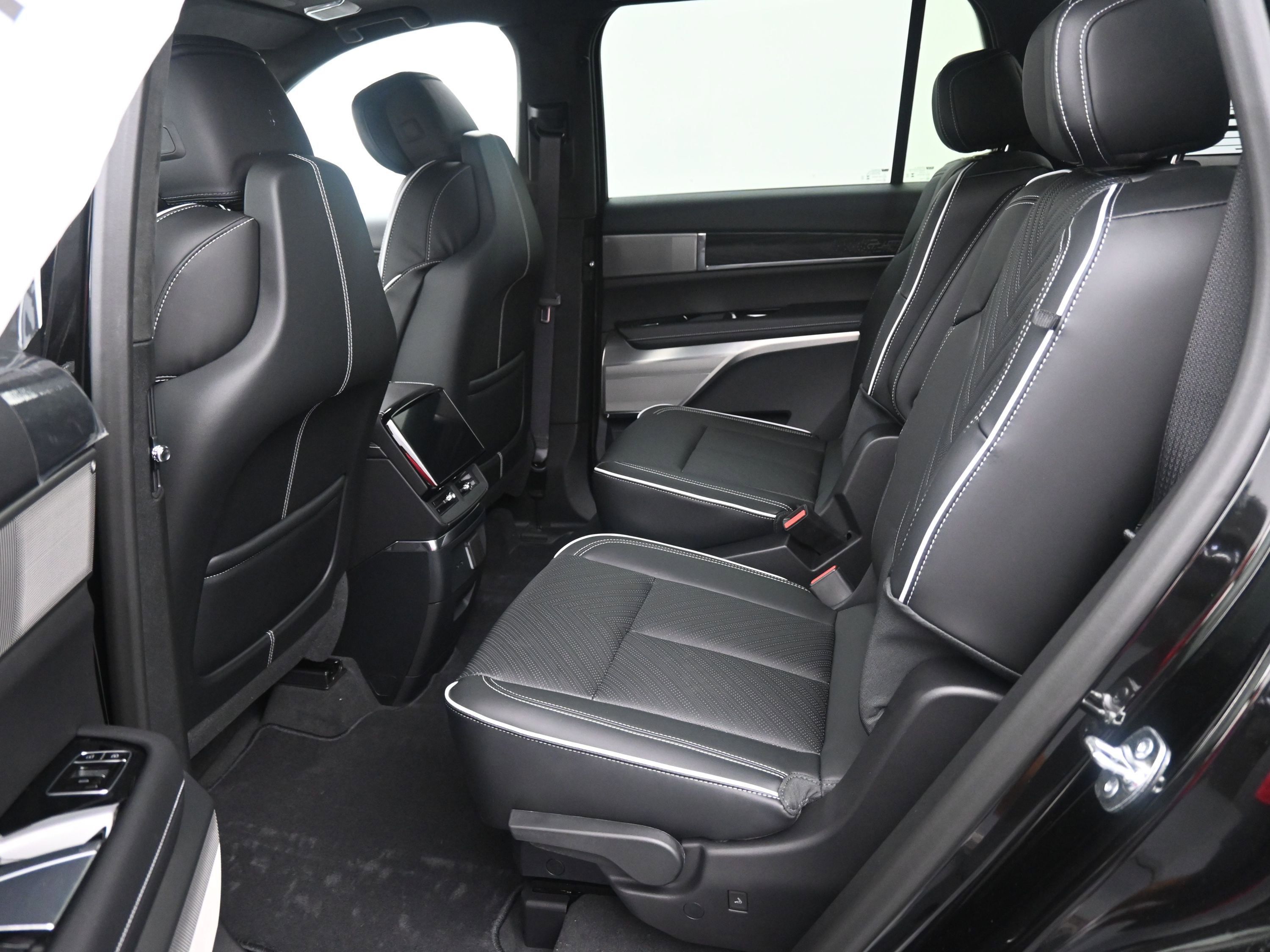 New 2026 Cadillac Vistiq Platinum w/ LPO, Floor Liner Package image 10