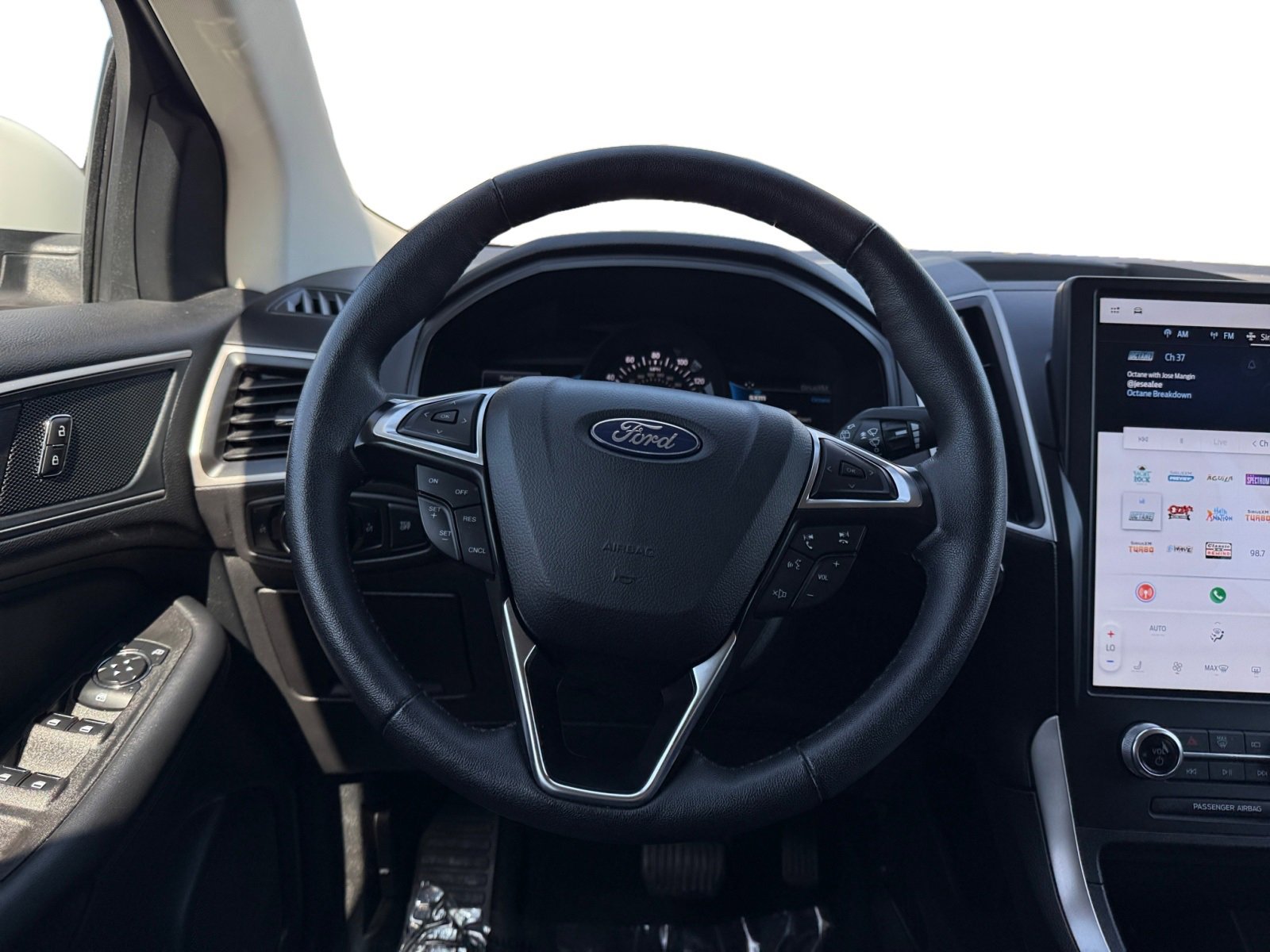 Used 2024 Ford Edge SEL AWD/4WD image 12