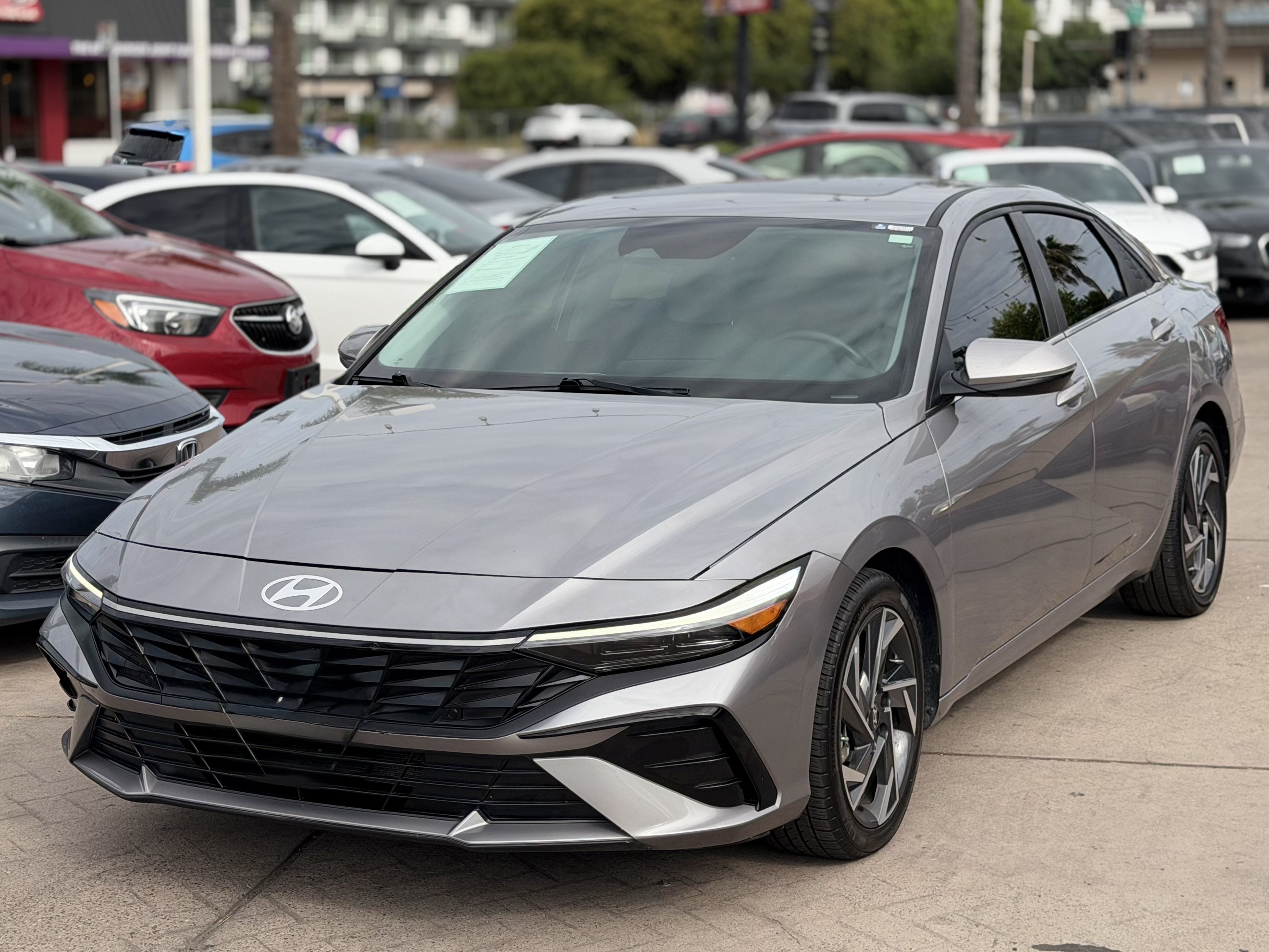 Used 2025 Hyundai Elantra Limited FWD image 6
