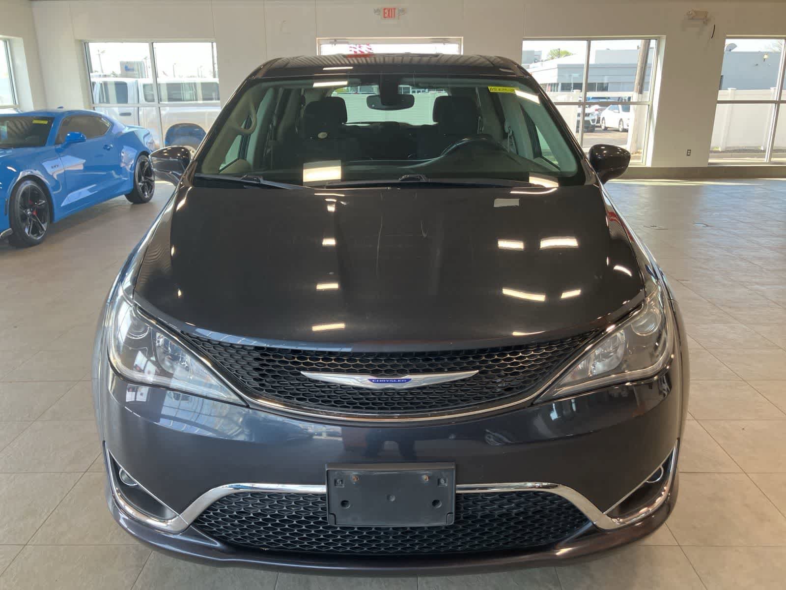 Used 2020 Chrysler Pacifica Touring w/ Cold Weather Group video 2