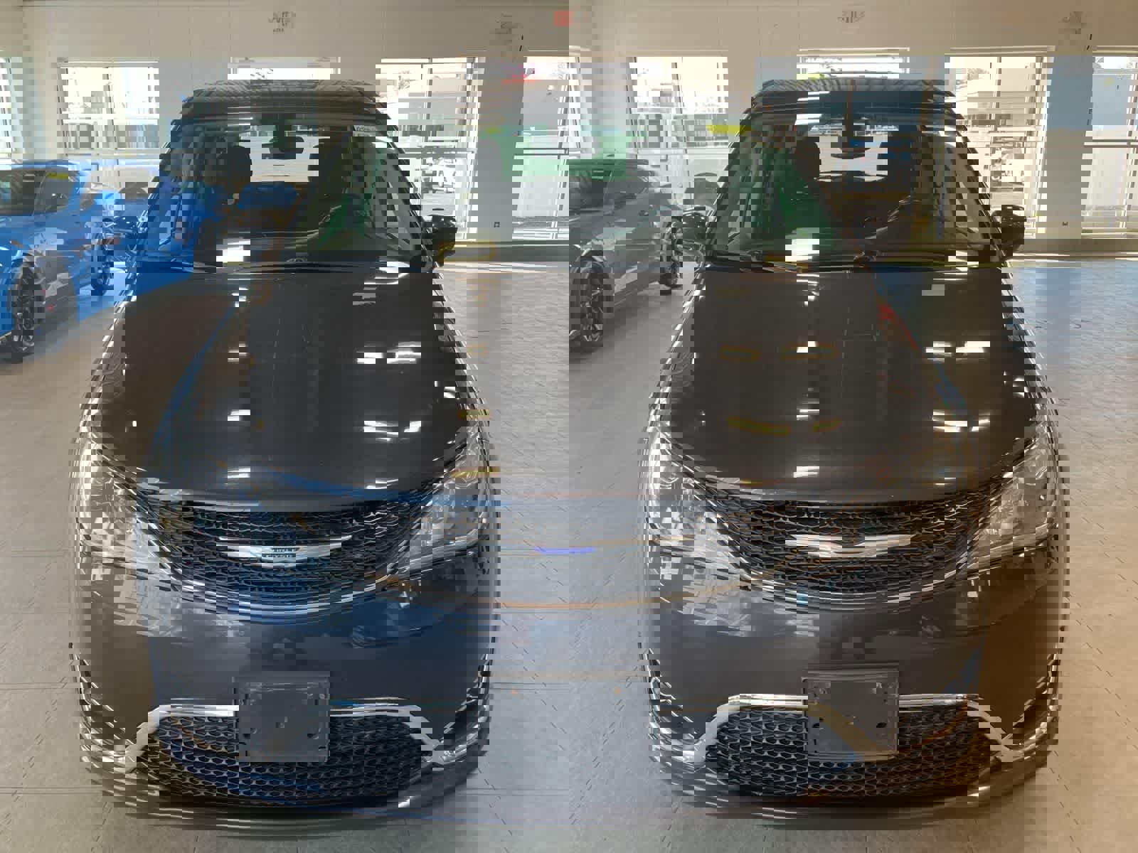 Used 2020 Chrysler Pacifica Touring w/ Cold Weather Group image 2