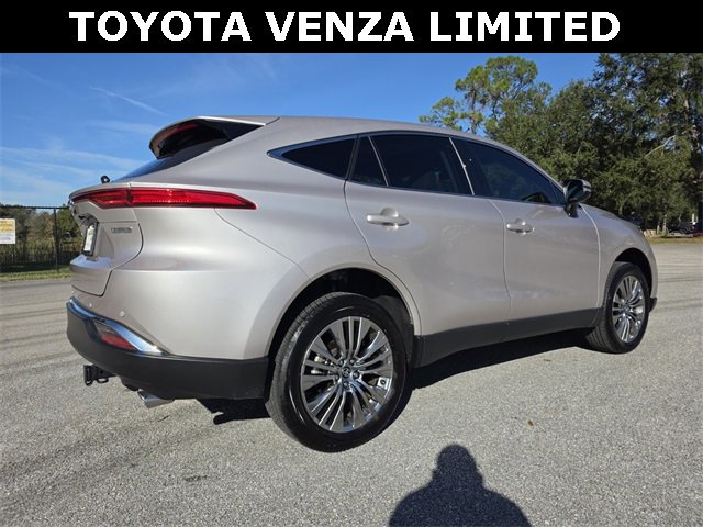 Used 2024 Toyota Venza Limited image 3