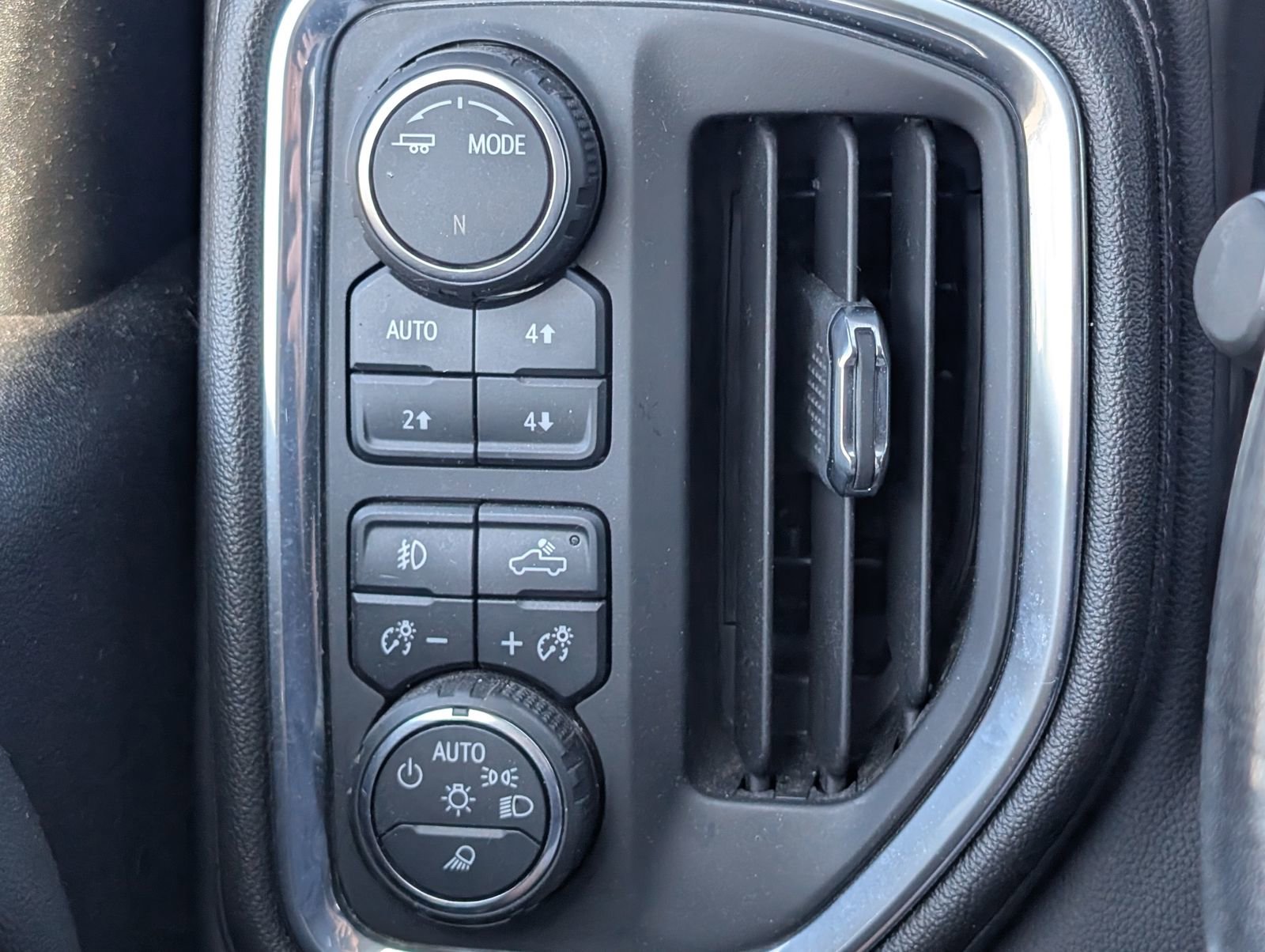 Used 2023 Chevrolet Silverado 2500 LTZ image 8