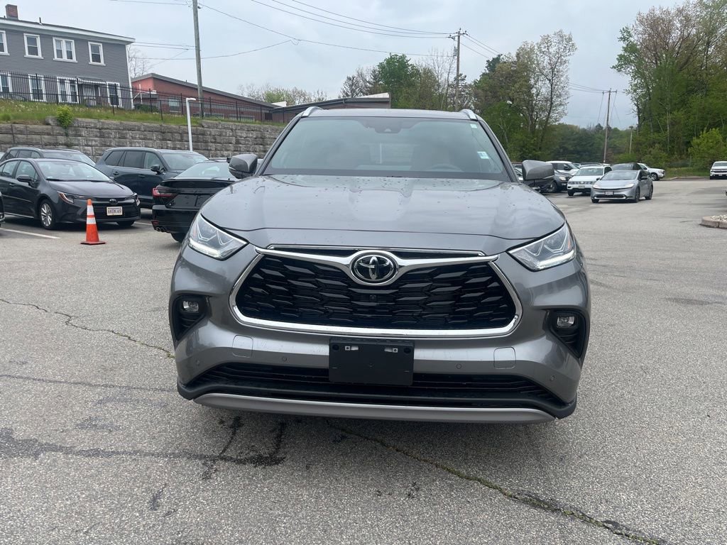 New 2026 Toyota Highlander Platinum AWD/4WD image 2
