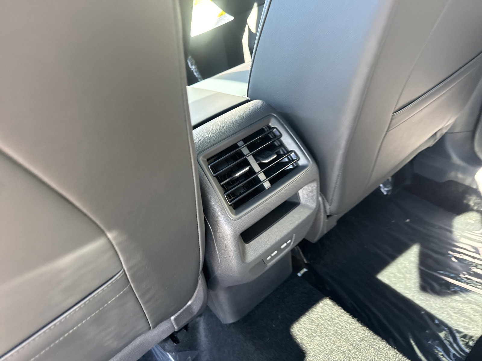 New 2026 Volkswagen Tiguan SE R-Line image 23