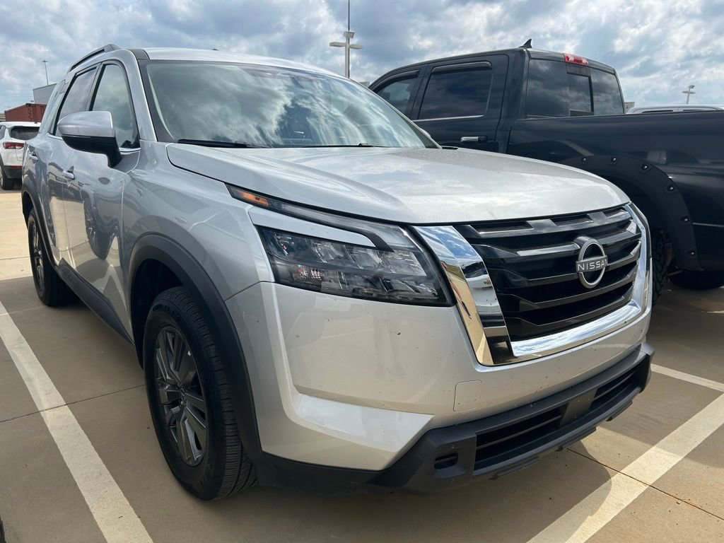 Used 2025 Nissan Pathfinder SV FWD image 14