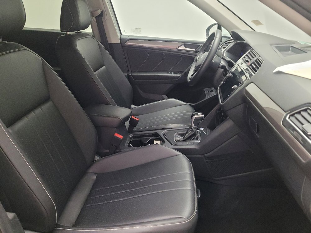 Used 2024 Volkswagen Tiguan SE image 21