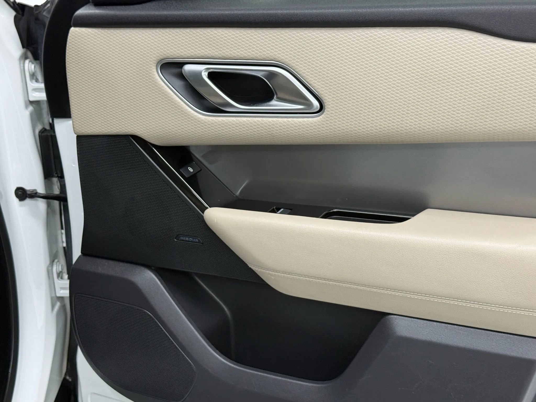 Used 2020 Land Rover Range Rover Velar S image 18