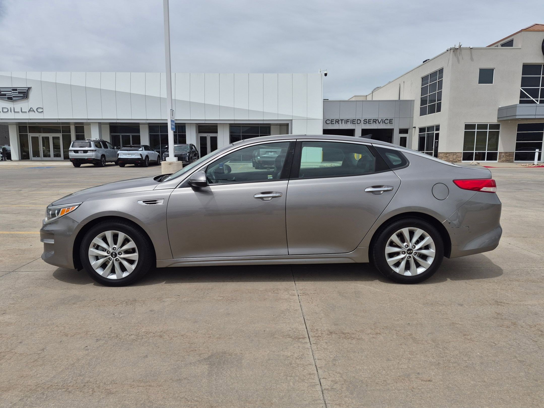 Used 2016 Kia Optima EX w/ Premium Package FWD image 2