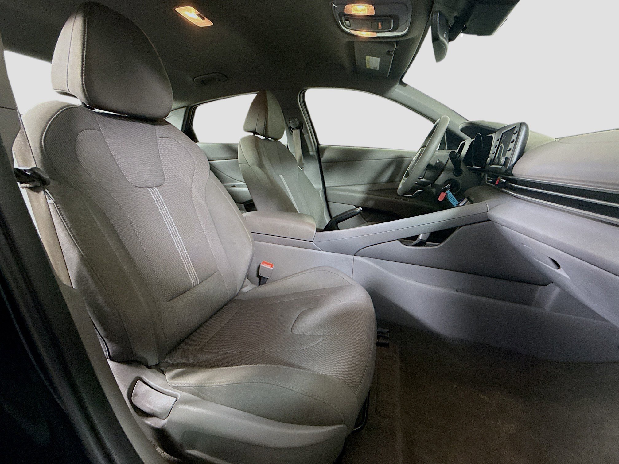 Used 2023 Hyundai Elantra SE w/ Cargo Package image 28