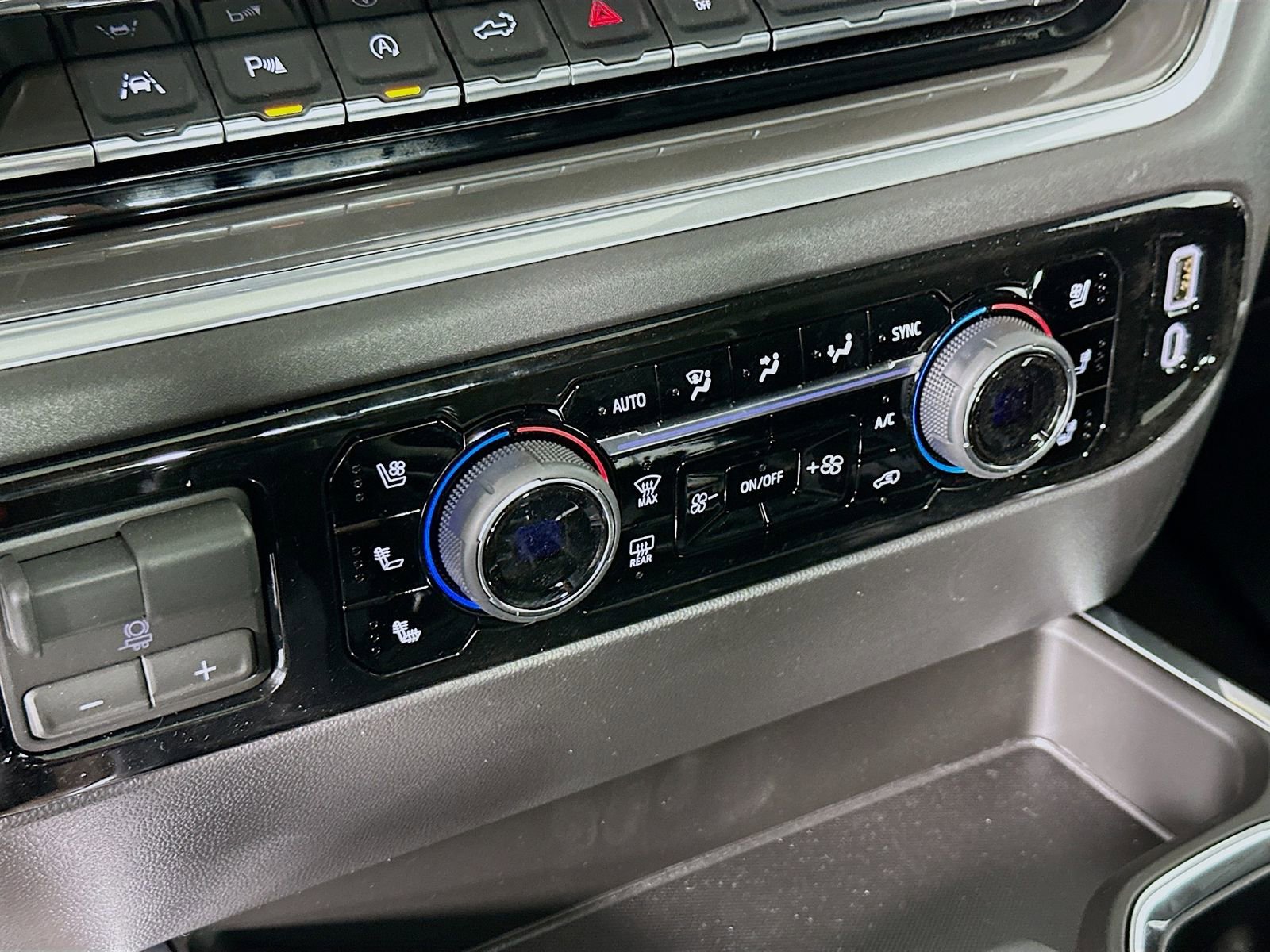 New 2026 Chevrolet Silverado 1500 High Country AWD/4WD image 17