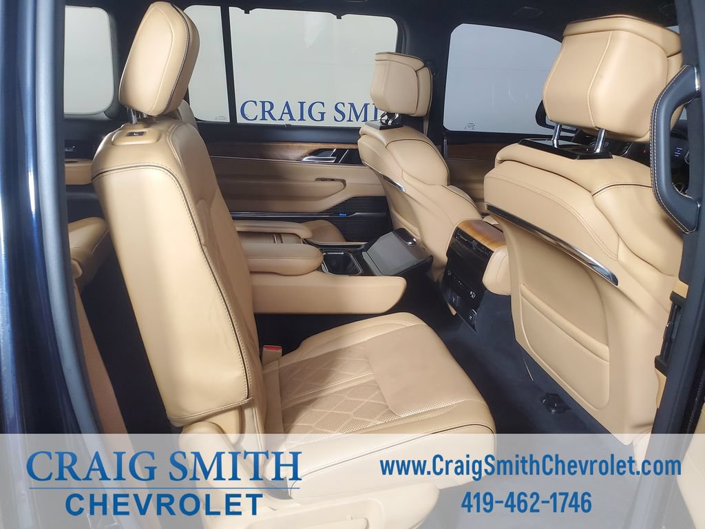 Used 2023 Jeep Grand Wagoneer Series III AWD/4WD image 13