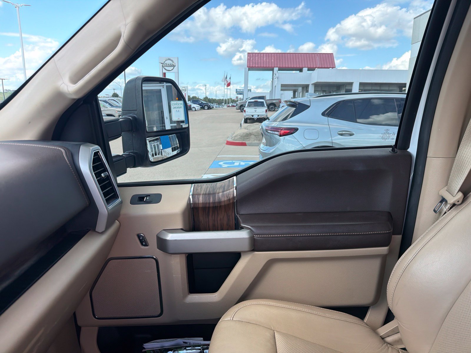 Used 2019 Ford F150 Lariat w/ Equipment Group 501A Mid AWD/4WD image 6