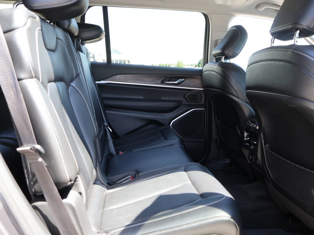 Used 2021 Jeep Grand Cherokee L Limited AWD/4WD image 12
