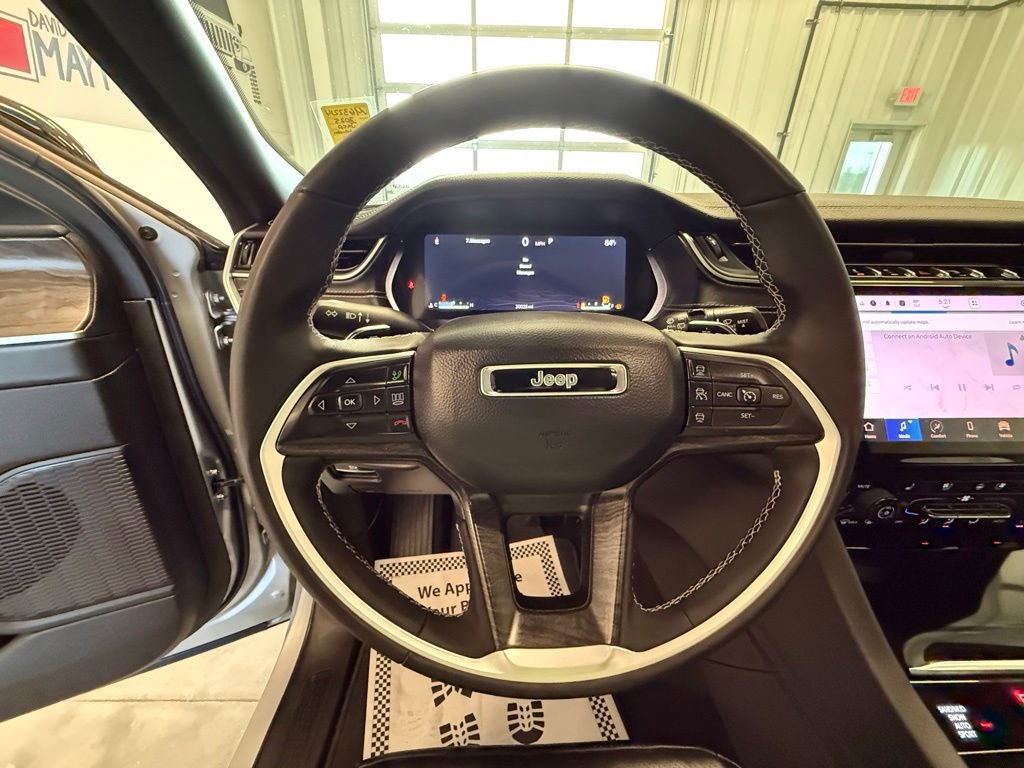 Used 2025 Jeep Grand Cherokee L Limited w/ Luxury Tech Group II image 23