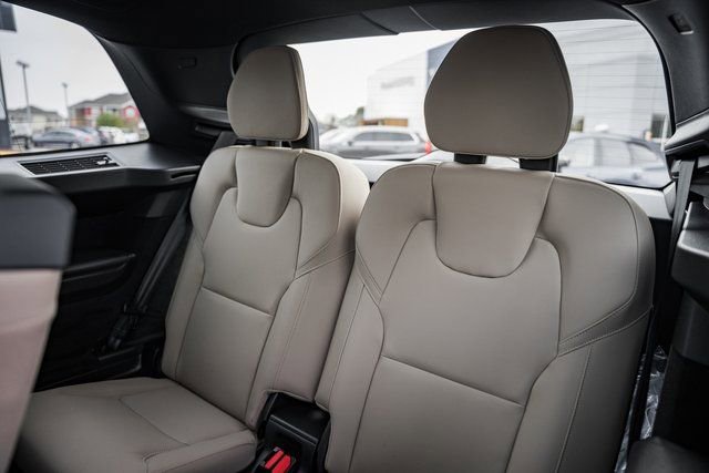 New 2026 Volvo XC90 B6 Plus w/ Protection Package Premier image 34