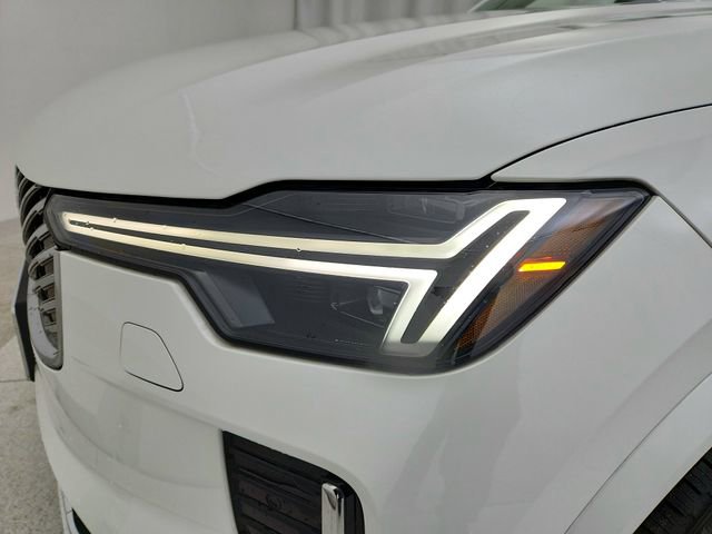 New 2025 Volvo XC90 B6 Core w/ Climate Package image 28