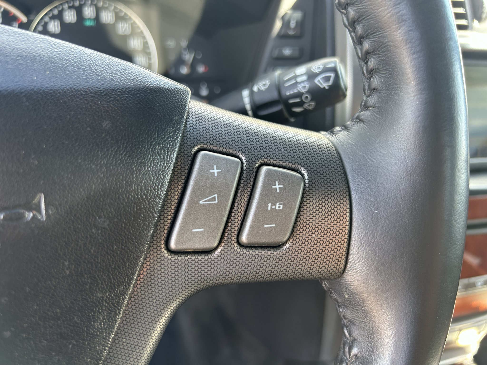 Used 2007 Cadillac XLR RWD image 21