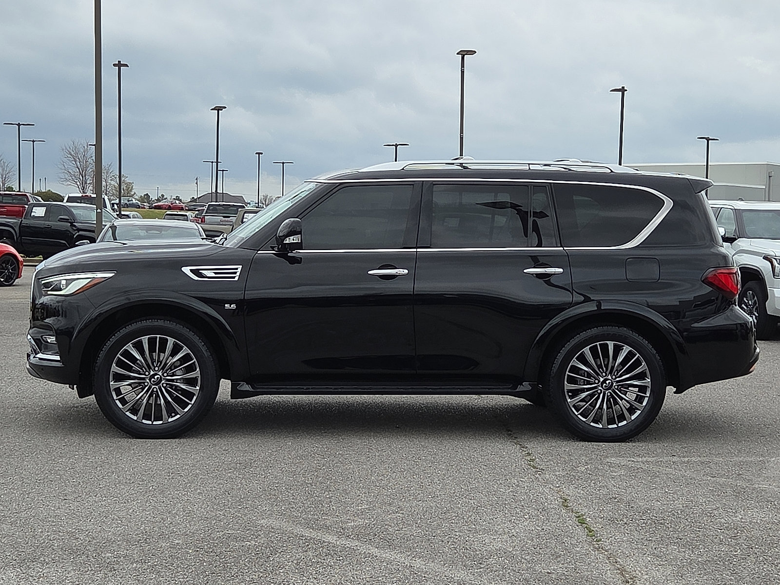 Used 2019 INFINITI QX80 Luxe w/ 22" Wheel Package image 3