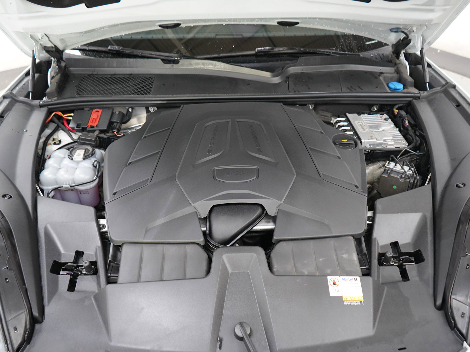 Used 2024 Porsche Cayenne Coupe AWD/4WD image 32