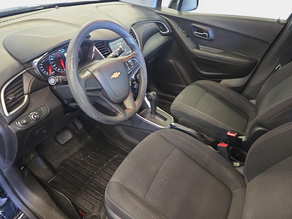 Used 2019 Chevrolet Trax LS AWD/4WD image 18