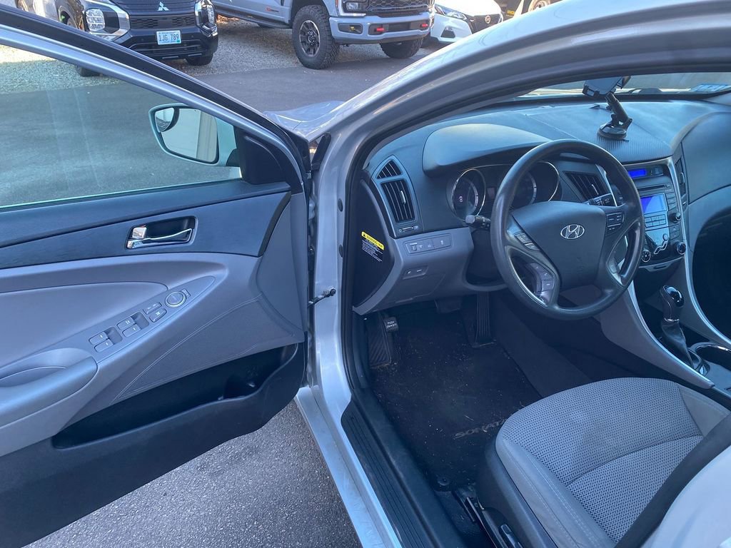 Used 2013 Hyundai Sonata GLS w/ Popular Equipment Pkg FWD image 10