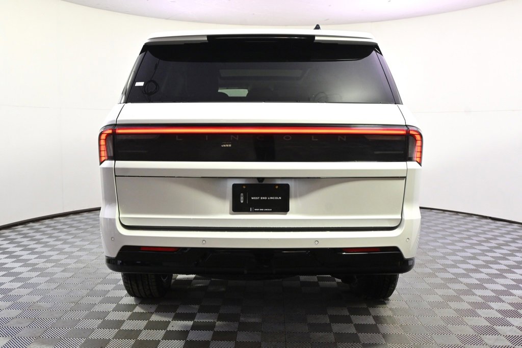 New 2026 Lincoln Navigator Reserve image 5