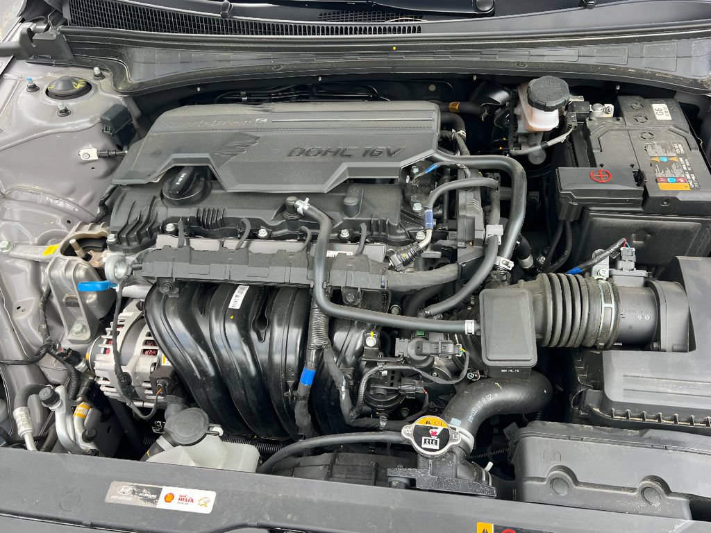 Used 2025 Hyundai Elantra Sport FWD image 11