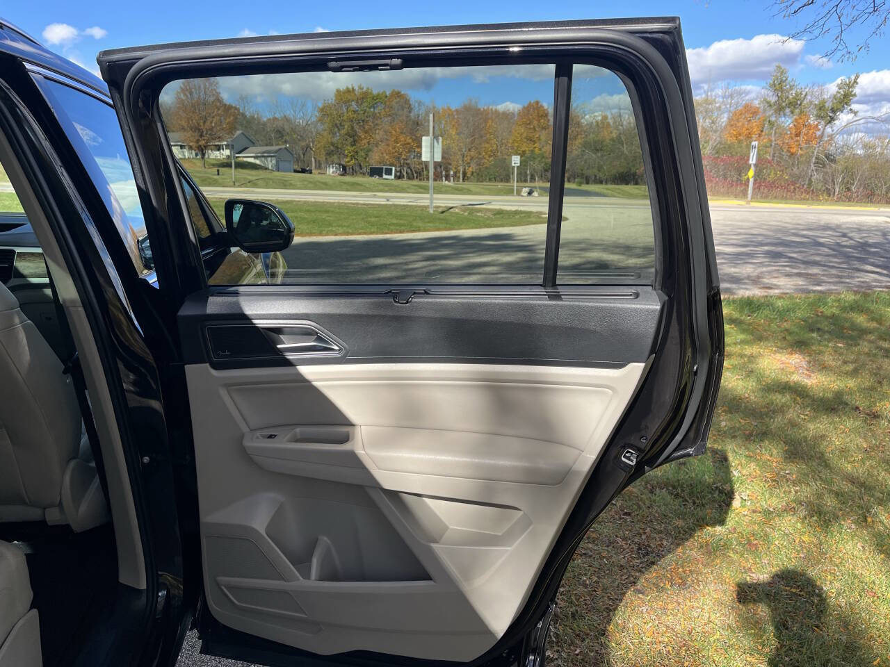 Used 2019 Volkswagen Atlas SEL Premium image 38