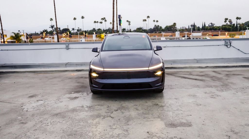 Used 2026 Tesla Model Y Long Range RWD image 3
