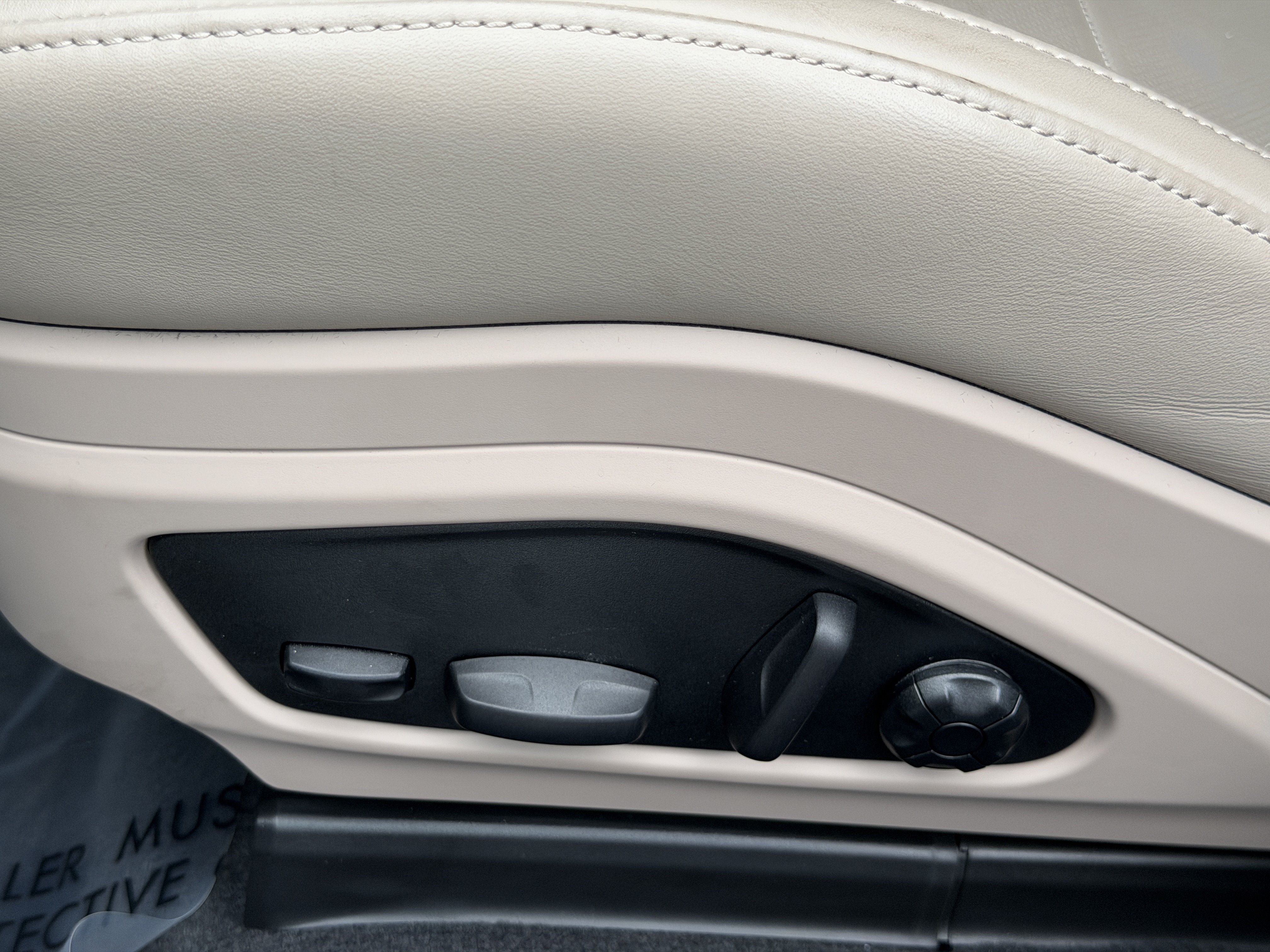 Certified 2025 Porsche Panamera 4 E-Hybrid AWD/4WD image 23