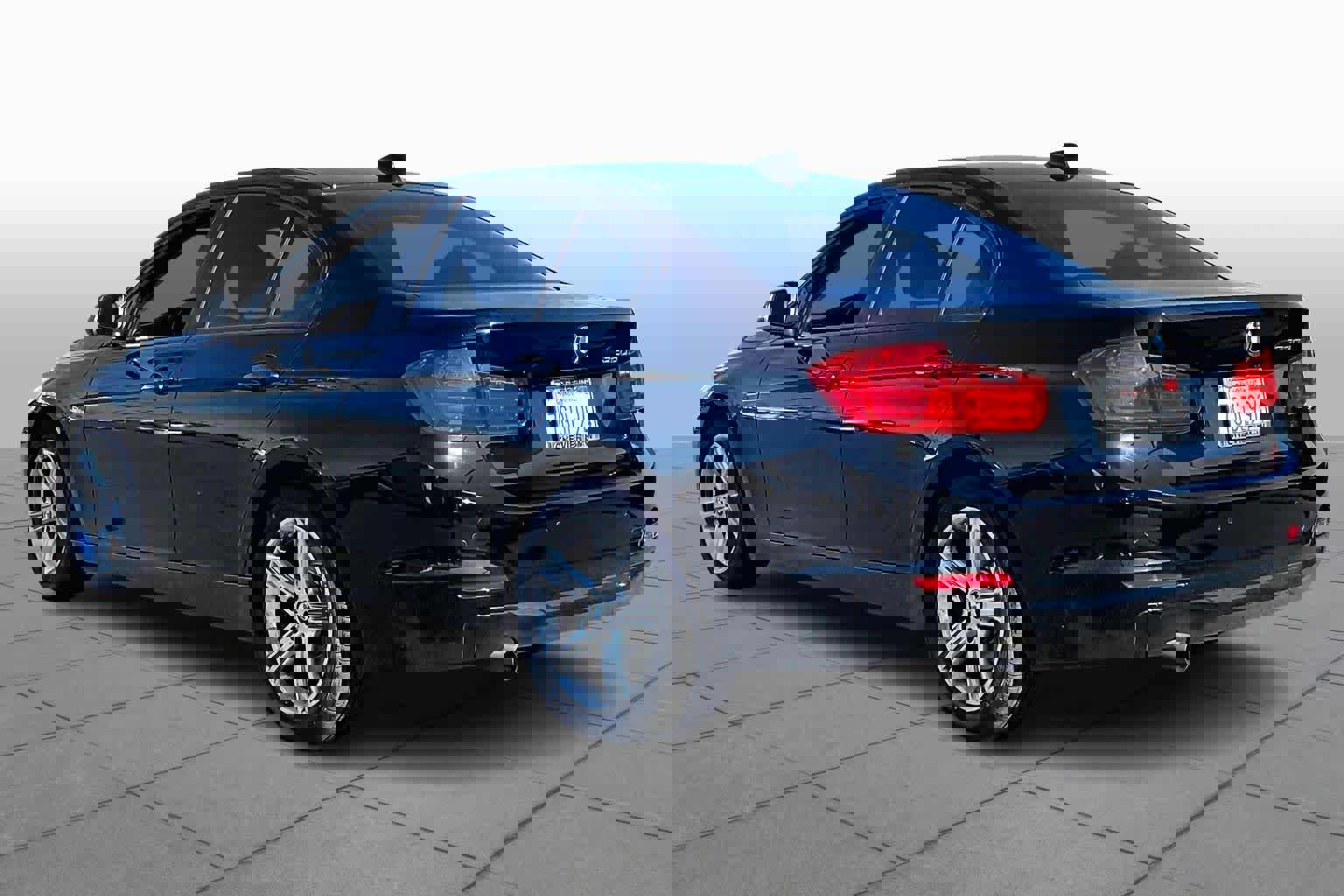 Used 2014 BMW 320i Sedan image 11