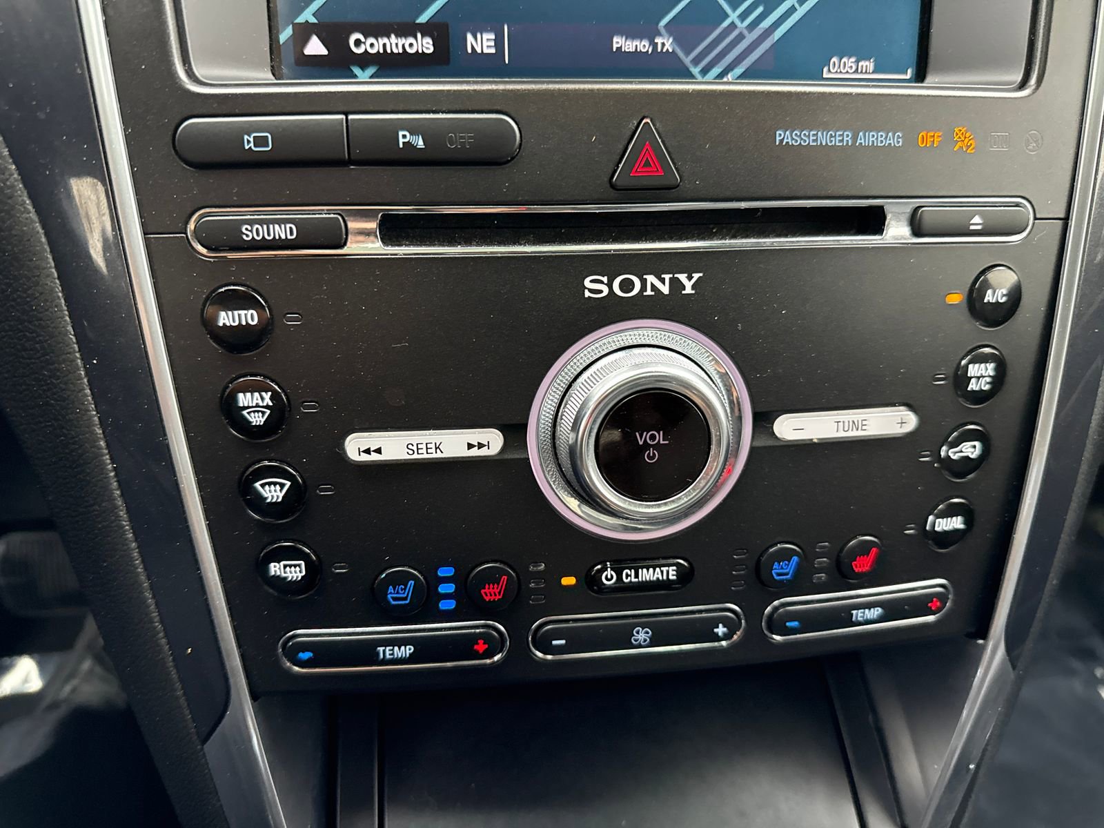Used 2018 Ford Explorer Limited w/ Ford Safe & Smart Package FWD image 31