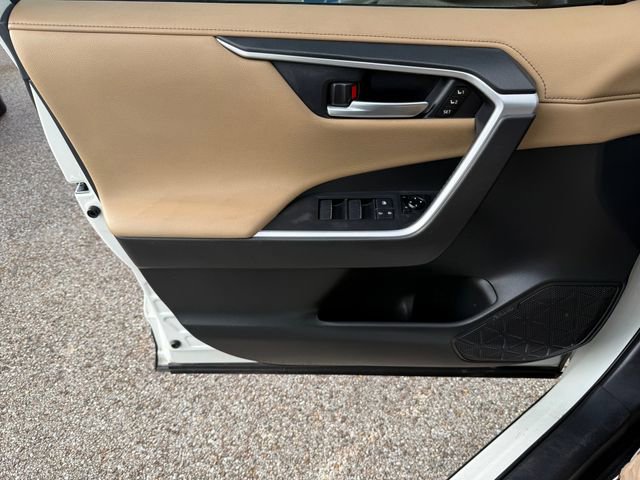 Used 2020 Toyota RAV4 Limited image 22