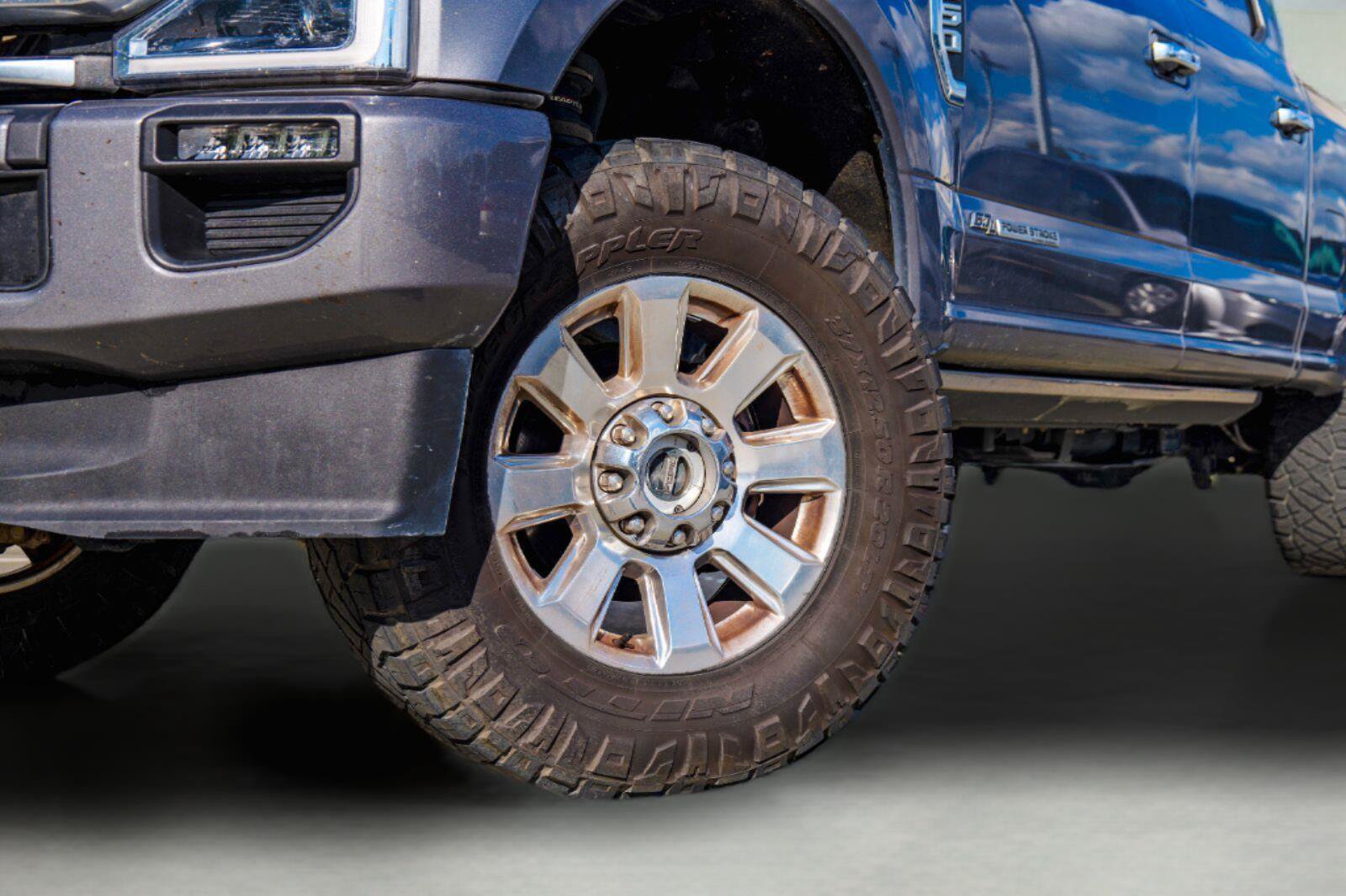 Used 2021 Ford F250 Platinum w/ FX4 Off-Road Package AWD/4WD image 2