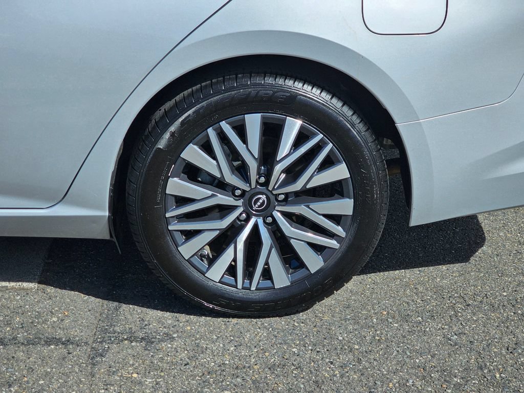 Used 2024 Nissan Altima 2.5 SV FWD image 9