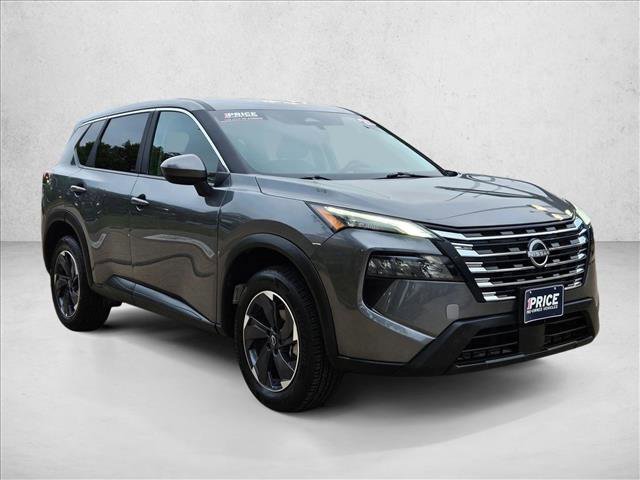Used 2025 Nissan Rogue SV image 2